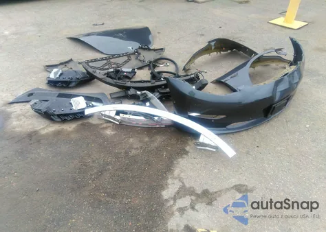 2018 Tesla Model 3 Long Range/Mid Range z USA, uszkodzony, nr VIN 5YJ3E1EA6JF052757